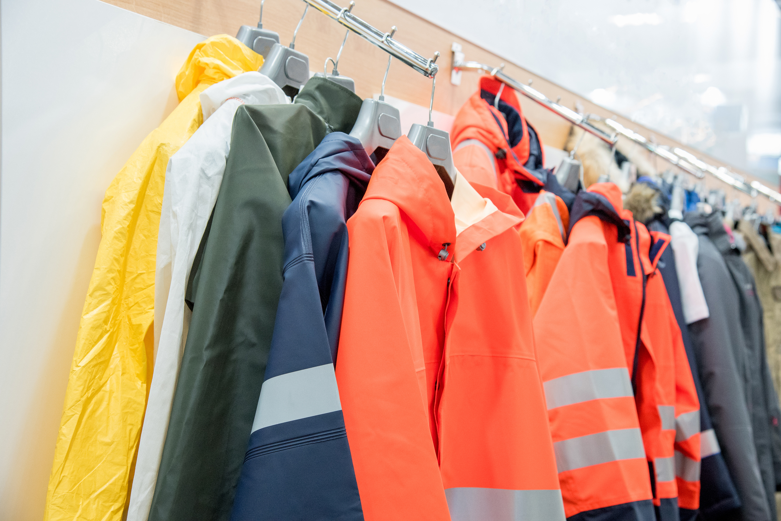 Normativas para ropa de trabajo y protección laboral - IMPOTUSA